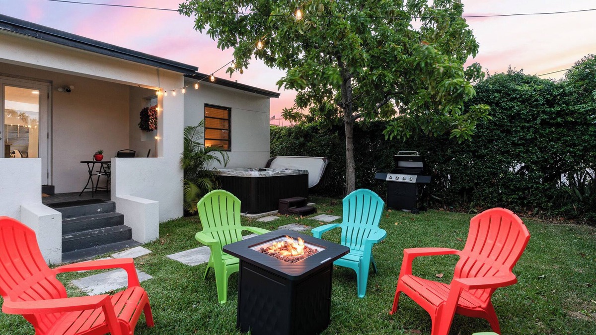 Gladeview Apartment | Great location! Patio/Hot tub/Bbq/Washer-Dryer