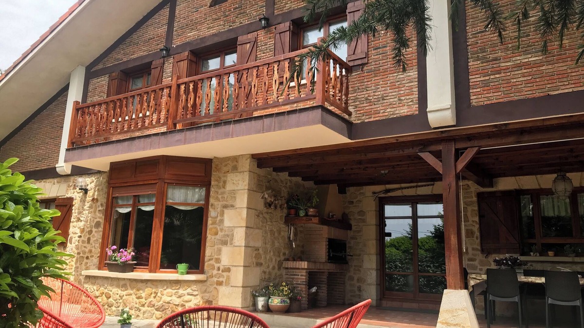 Murgia House | Great location, perfect for groups of 15 people. Private garden with barbecue