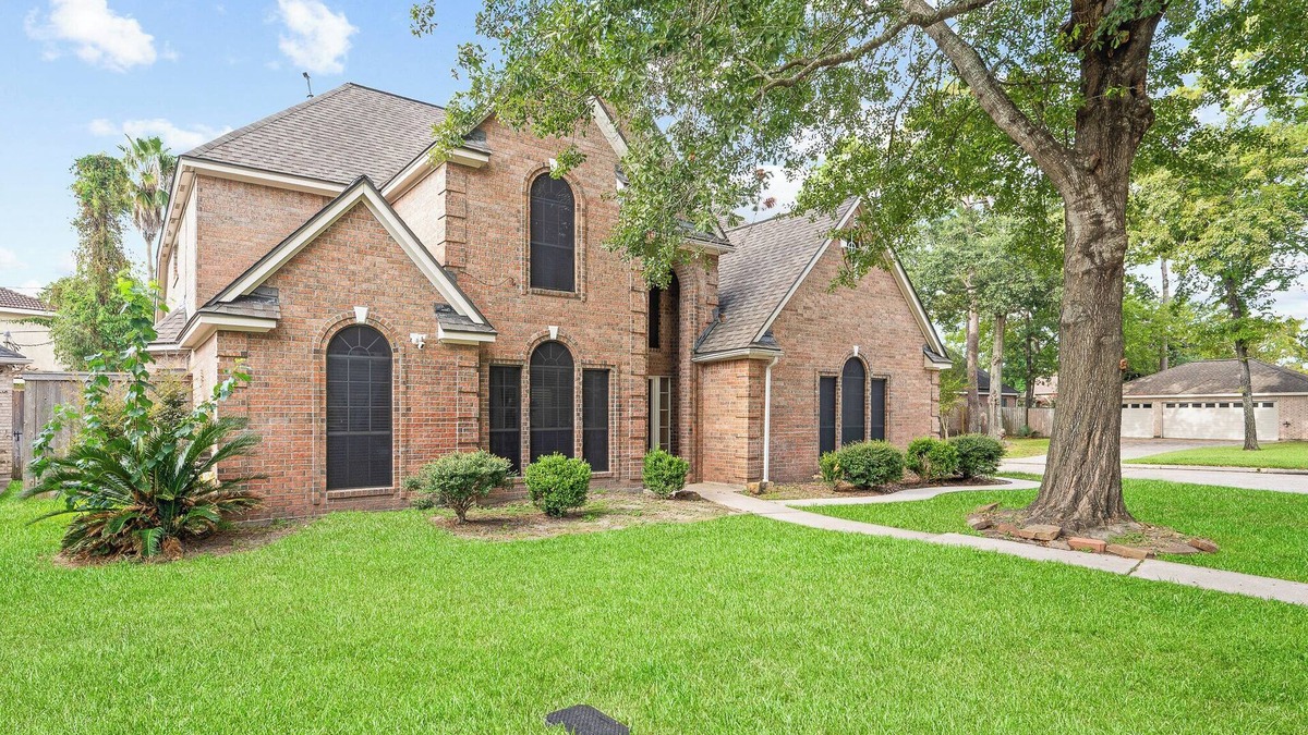 Champion Forest House | Great Location, Spacious, Covered Pergola, Pool Table, Games 3,343 sqft Spaces
