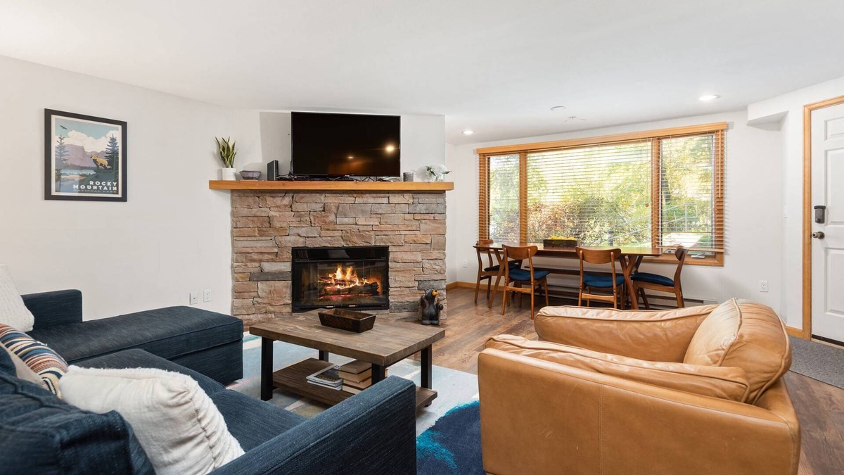 Snowmass Village Condo | Great Location In Snowmass! Outdoor Pool, Hot Tubs, Fitness Rm. Walk To Dining/Shops/Mtn/Concerts!