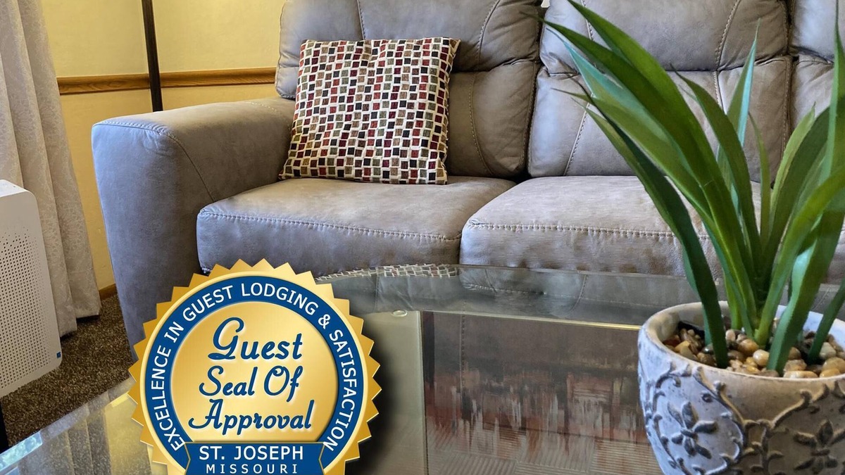 St. Joseph House | Great Location! Very Clean 1-Bedroom Townhouse