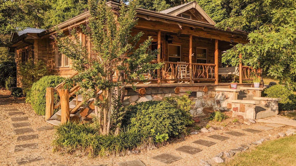 Mentone House | Great Location. Walking distance. Original Character with updates.
