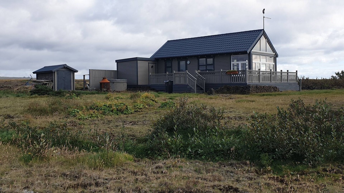Sveitarfelagid Olfus Cottage | GREAT LOCATION WITH A WIEW TO THE OCEAN - TOTAL PRIVACY - PRIVATE JACUZZI