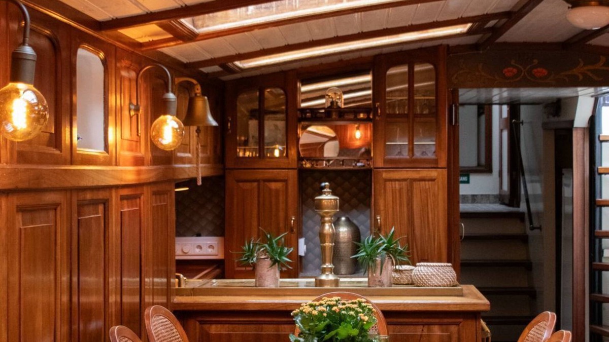 Amsterdam East Boat Rental | Great luxury authentic boat Amsterdam