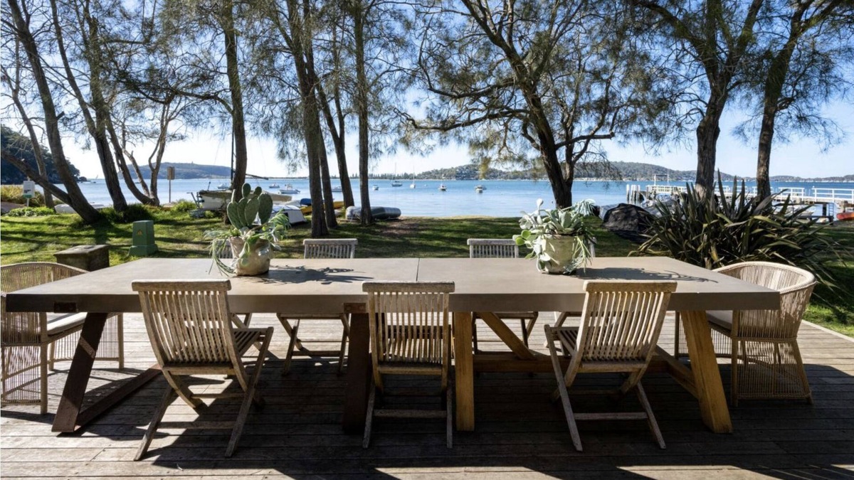 Currawong Beach House | Great Mackerel House - 10 Steps to the beach!