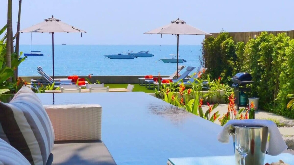 Wichit Villa | Great Modern Seafront Villa with Infinity Pool