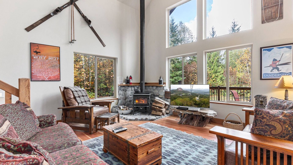 Skykomish House | Great Northern Lodge - log home on secluded acreage with game room