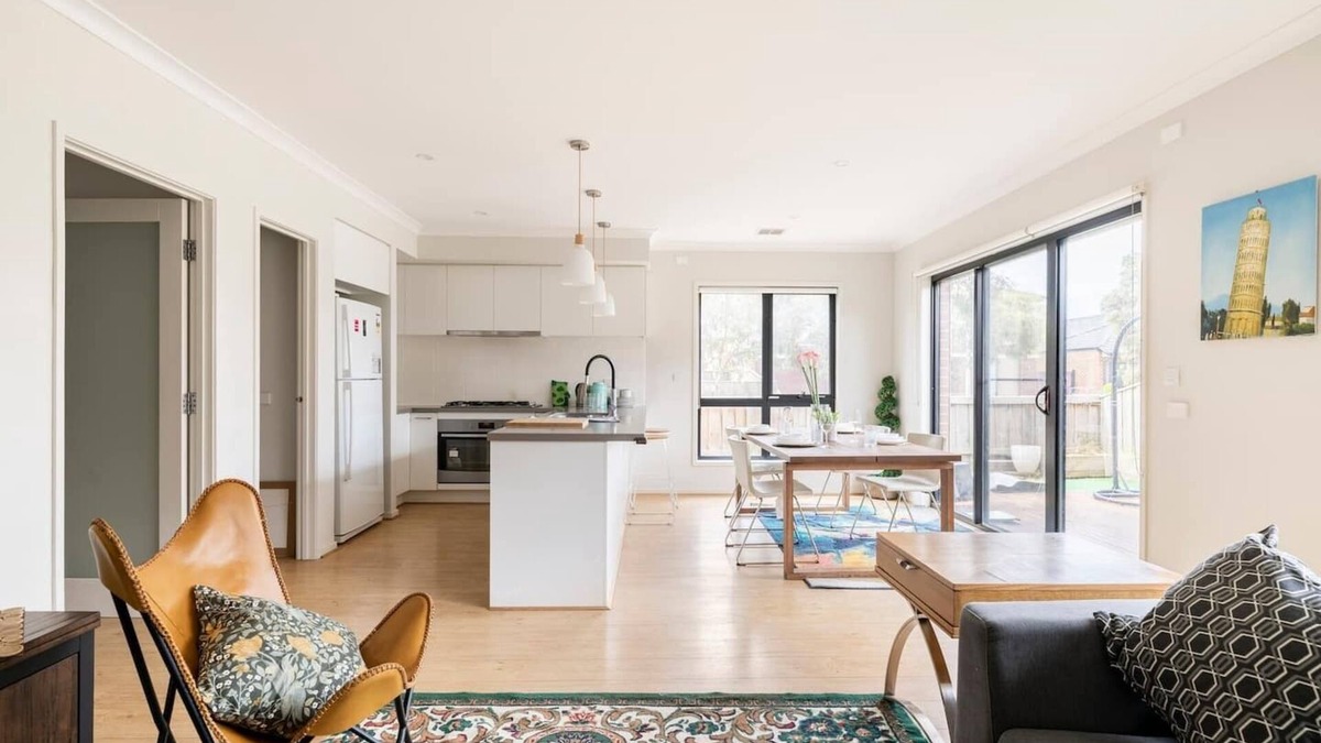 Point Cook House | great ocean start from point cook family house for 8