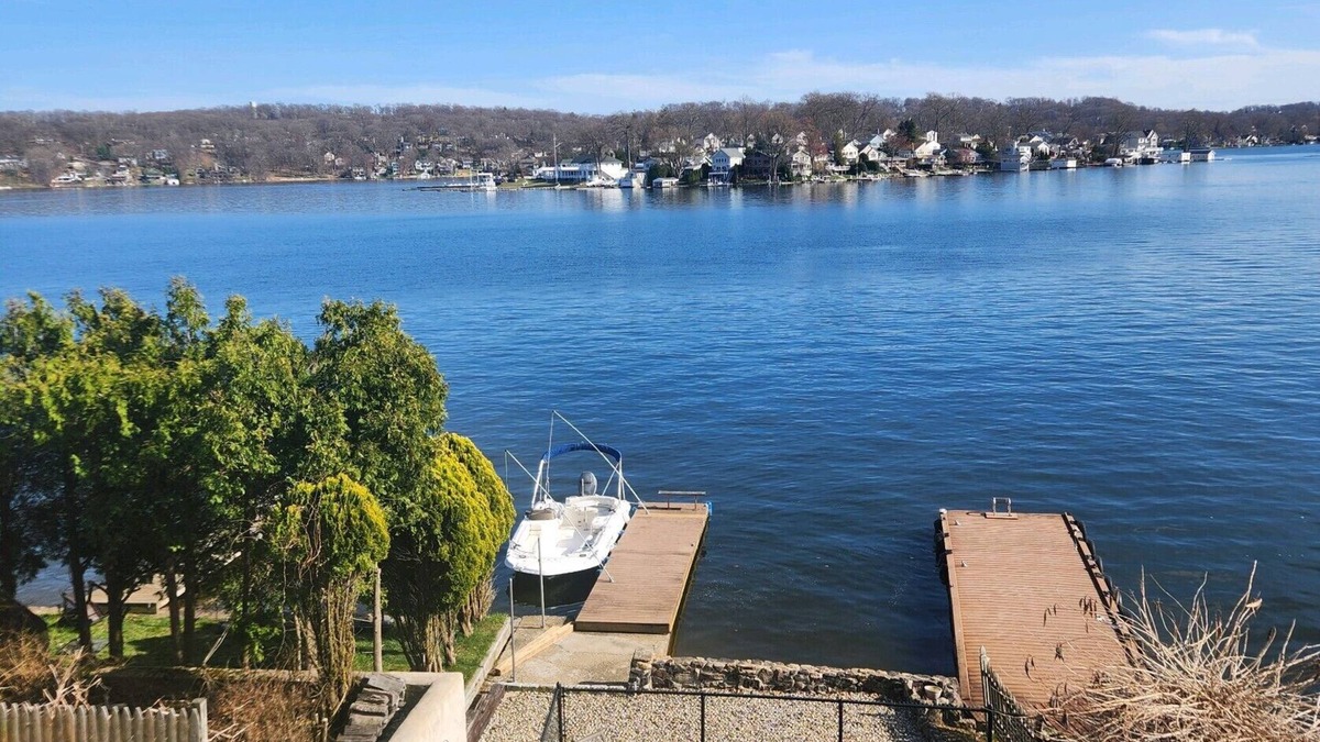 Hopatcong House | Great panoramic view of the lake. Outdoor entertainment areas. family-friendly.