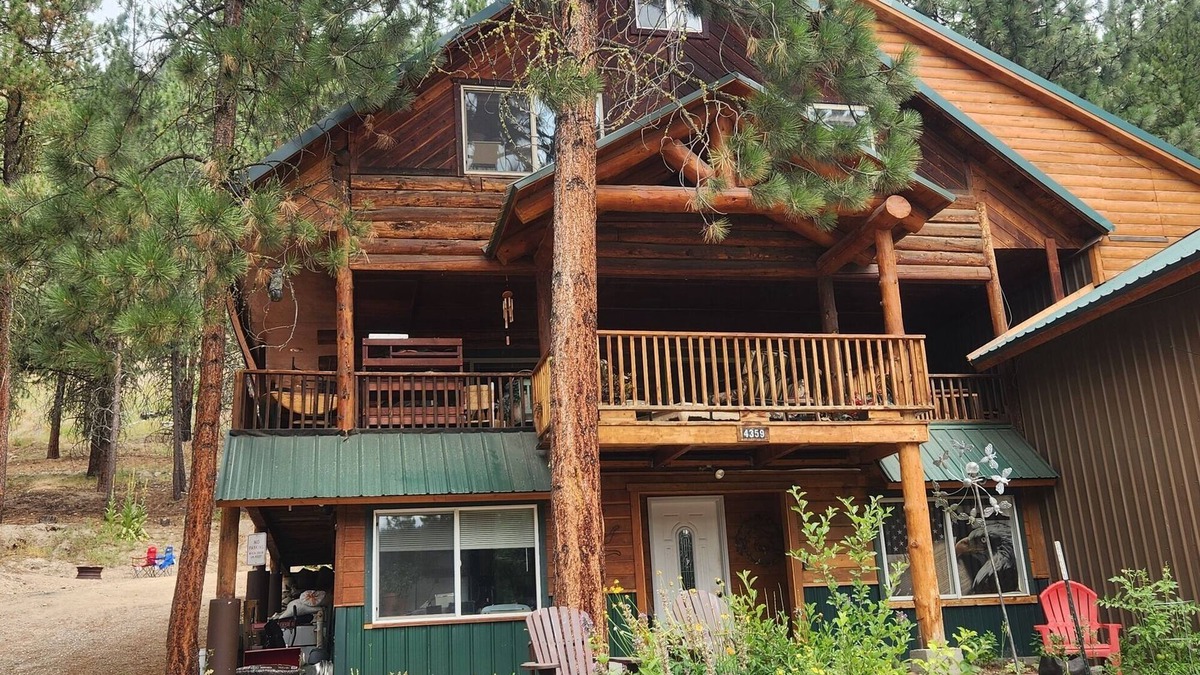 Featherville Cabin | Great Place to Get Away to!