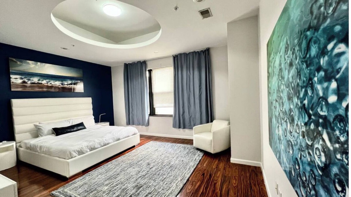Chinatown Apartment | Great place to stay! 2Bd Apt in Center City next to Reading terminal!