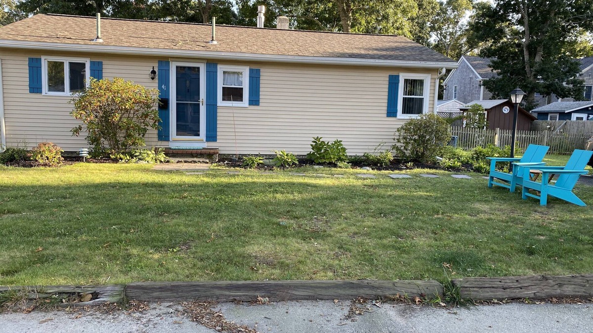 Mara Vista House | Great Pond House - 1 minute walk to private beach