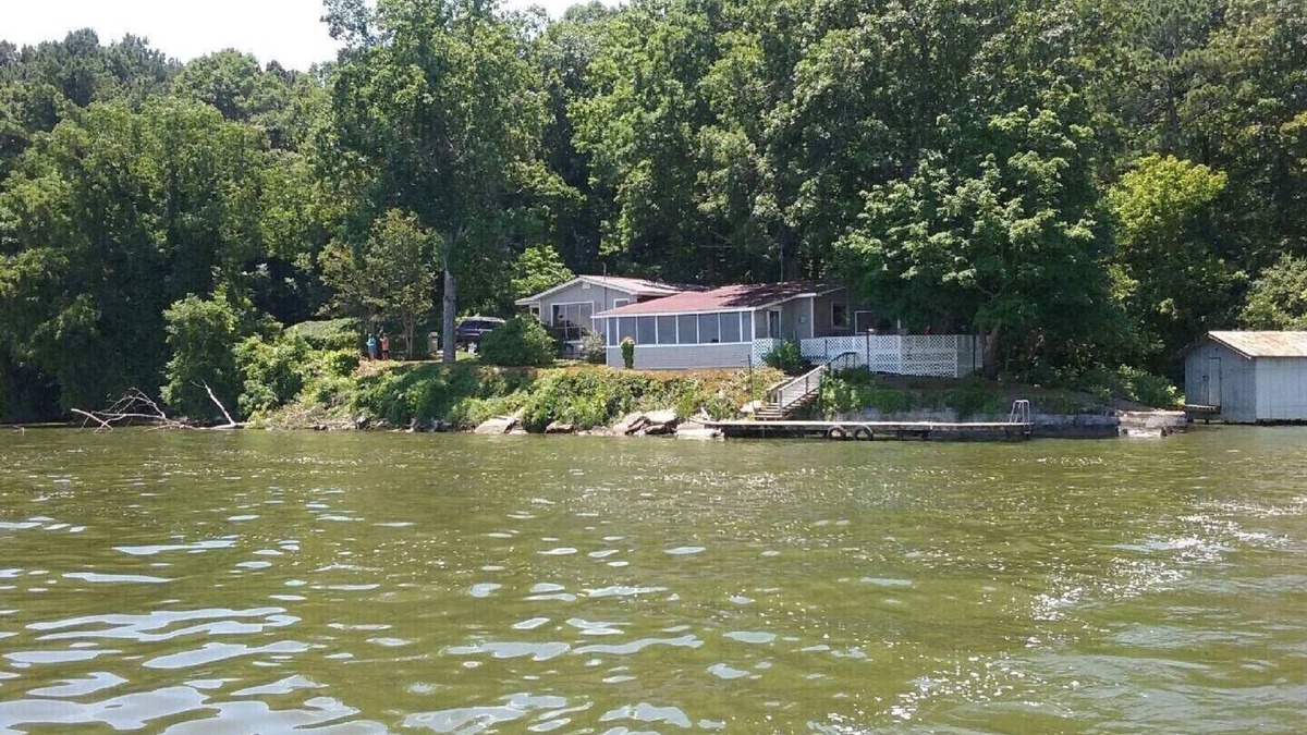 Centre House | Great Quiet Cabin on Weiss Lake