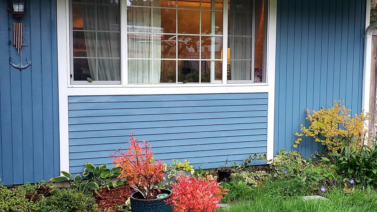 University Place House | Great quiet family friendly location near chambers Bay. Private covered patio.