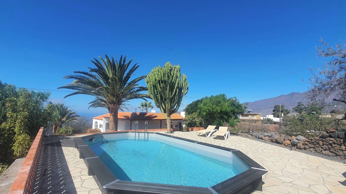 Tajuya House | Great quiet vacation home for 4 people with private pool and large garden