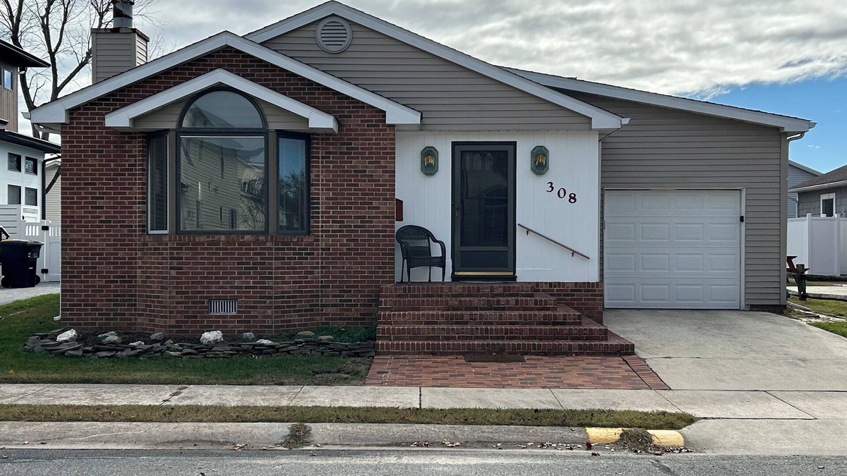 Country Club Estates House | Great Rehoboth Beach House - 3.5 Blocks to Beach!