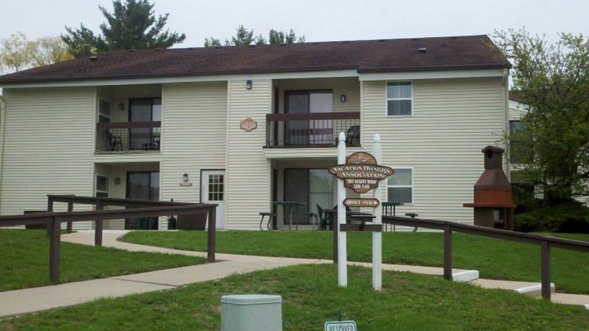 Oconomowoc Condo | Great Resort in Oconomowoc WI with Shopping, Lakes, Milwaukee And Madison