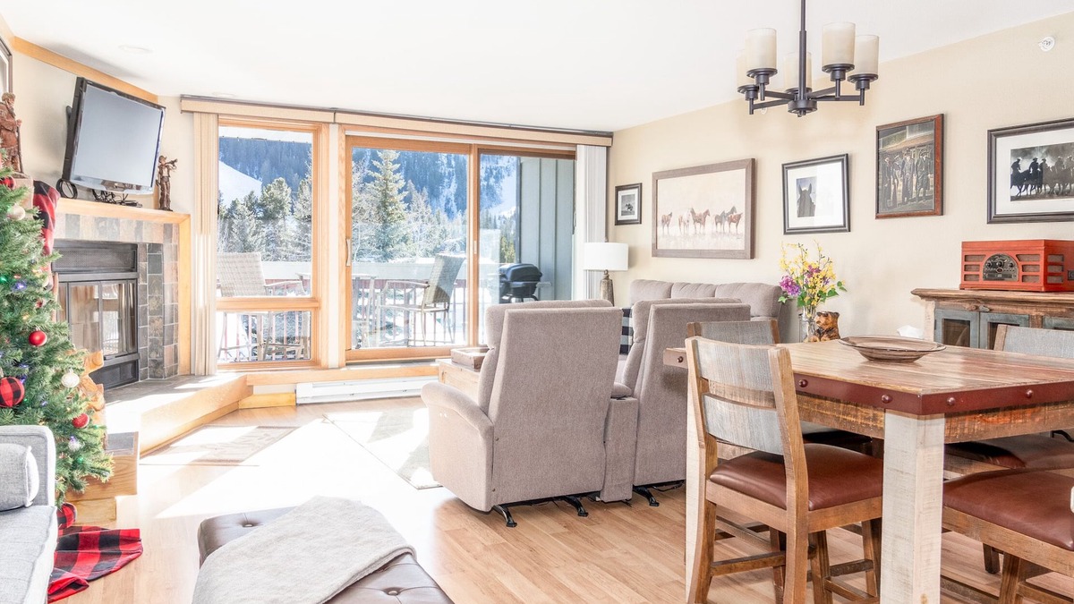 Mountain House Condo | Great Romantic Gateway. Pool. Hot Tub. Lift.