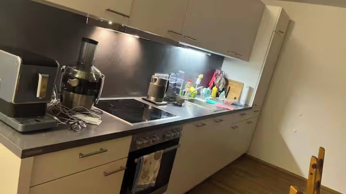 Niederrad Condo | Great room in Frankfurt
