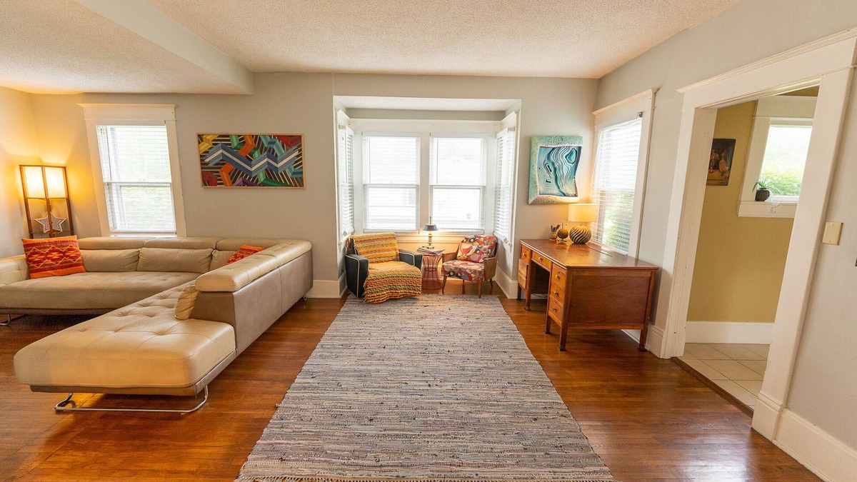 Lee's Summit Apartment | Great Space! 2 Blocks from Downtown Lee's Summit!