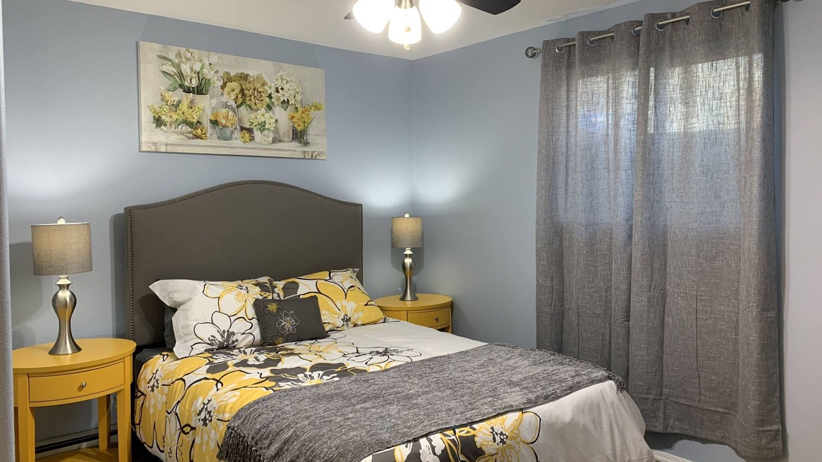 Lakeview House | Great Space! Awesome Location! 2 Masters!