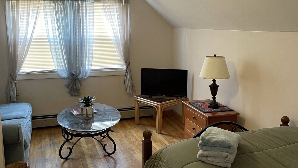 Manchester Apartment | Great Space for a Reasonable Price.