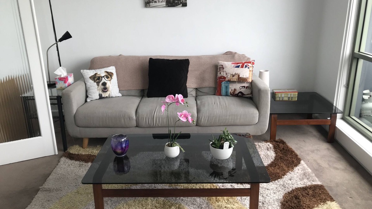 St. Kilda East Condo | Great spacious apartment in a perfect location