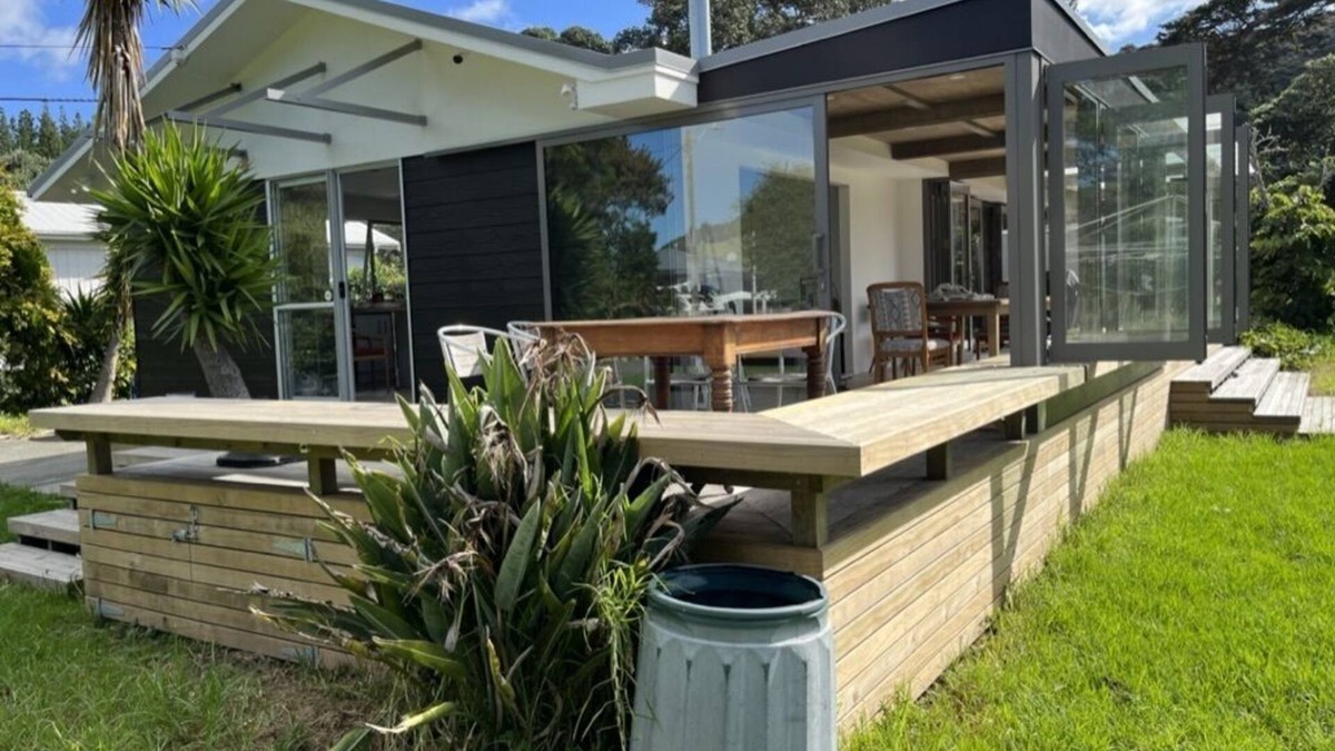 Whangateau House | Great Spot by the Estuary in Whangateau Harbour