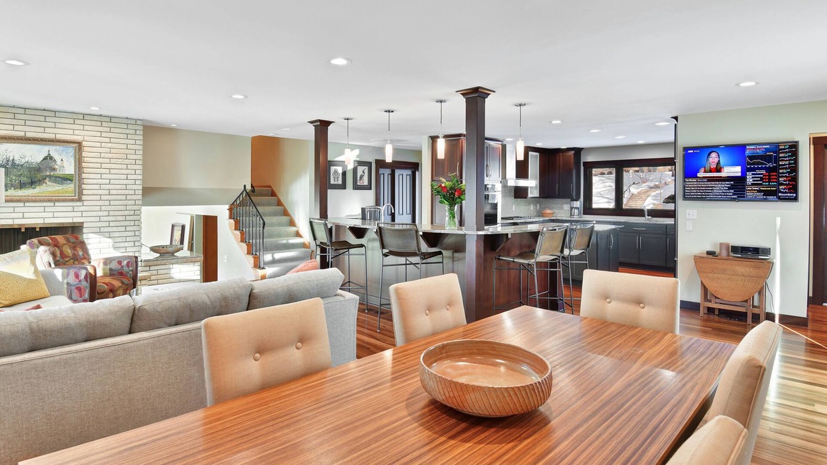 Merriam Park West House | Great St. Paul location. University of St. Thomas, U of M, MSP Intl,n