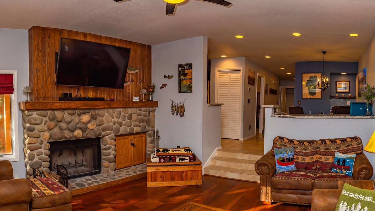 Incline Village Condo | GREAT Tahoe Decor, Walk to Hyatt, Rec Center, Tennis, Fitness Trail