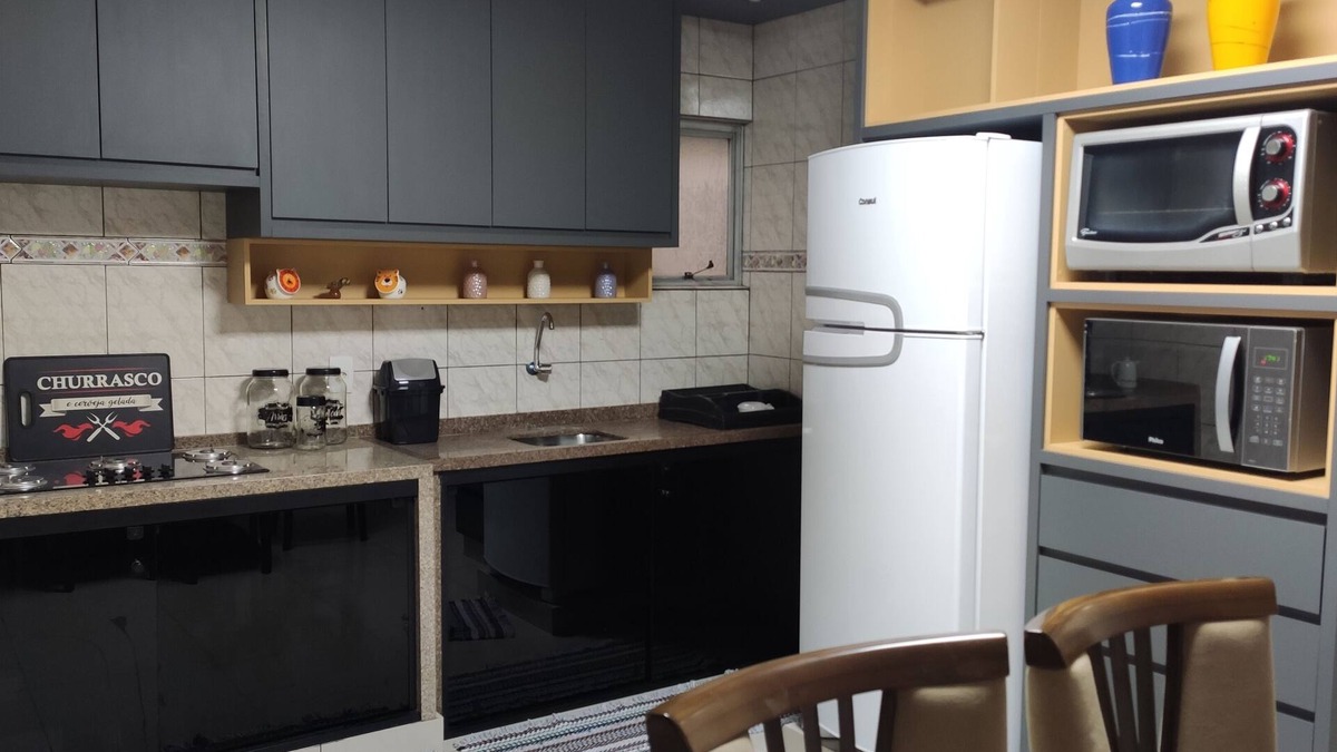 Caioba House | great townhouse with air and wifi - with two car garage
