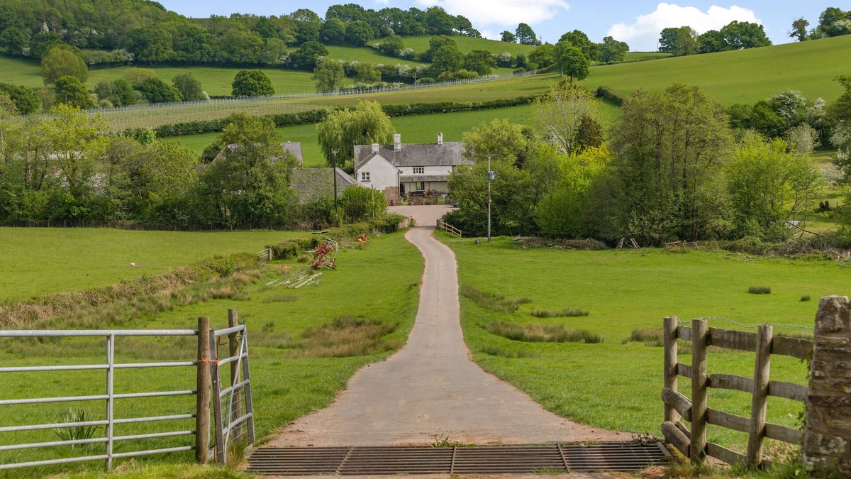 Abergavenny House | Great Tre-Rhew Farm - Three Bedroom House, Sleeps 6