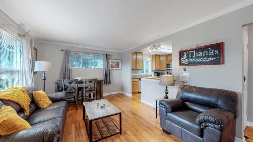 Barnum West House | Great two bedroom family spot with convenient access to downtown