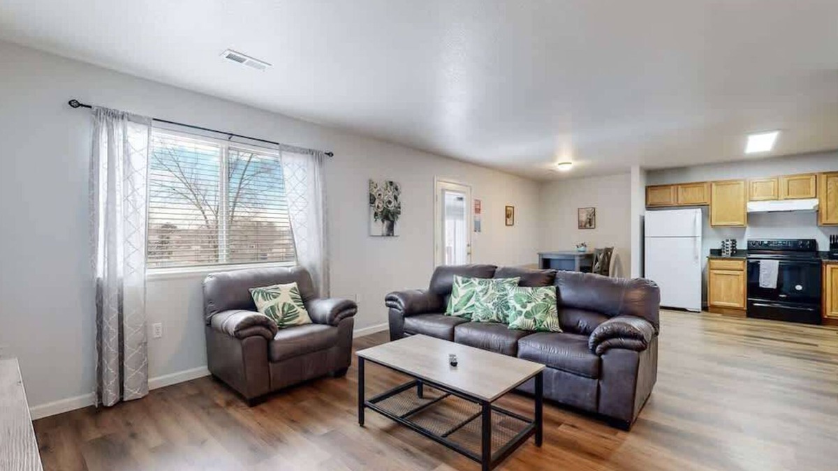 Brighton Apartment | Great Two King-Bed Rooms Near Airport | Ideal Stay!
