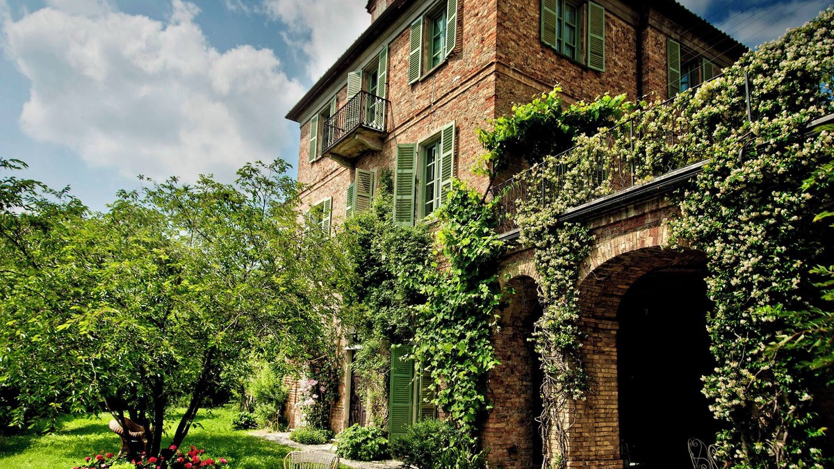Castagnole delle Lanze House | Great Villa in the historic center, for tourism and pleasant stay.