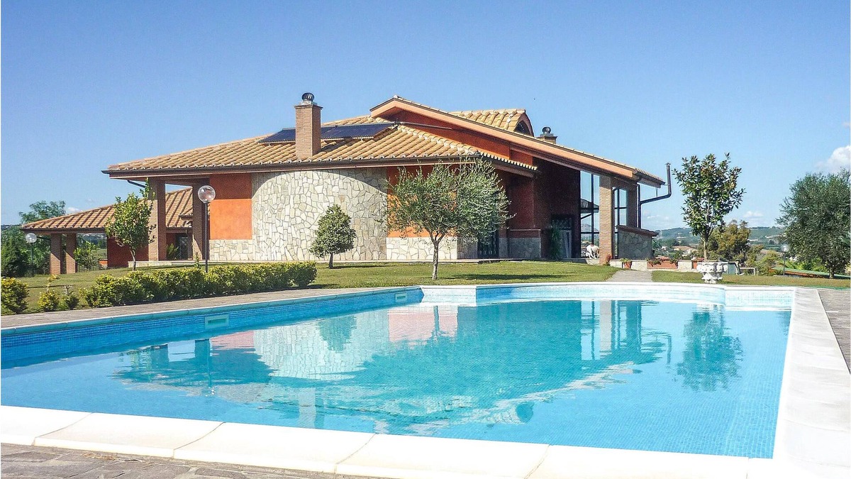 Castelnuovo di Porto Apartment | Great vacation apartment in best located country villa.
