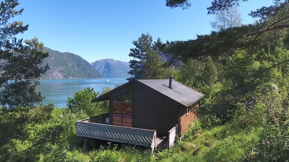 Kvinnherad House | Great vacation cabin Norway, in the Hardanger Fjordpanorma, motorboat 20 hp for rent