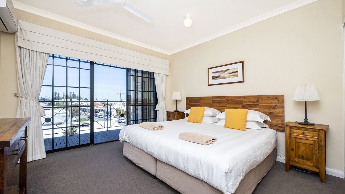 South Fremantle Apartment | Great value 2 bedroom apartment in the heart of South Fremantle