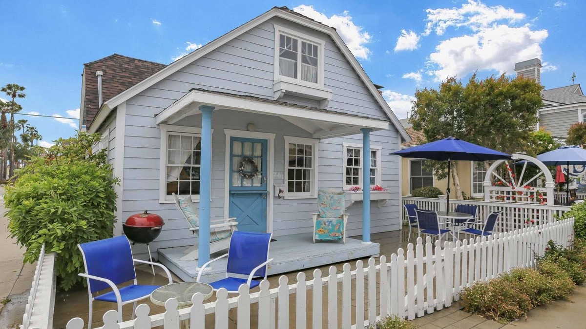Balboa Island Cottage | Great Value! Classic Cottage on Balboa Island, Walk to Beach/Marine Ave, Corner Lot, Spacious Patio