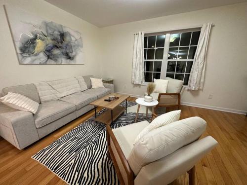 Stockade Historic District Apartment | Great Value Close to Proctors Gorgeous Townhouse