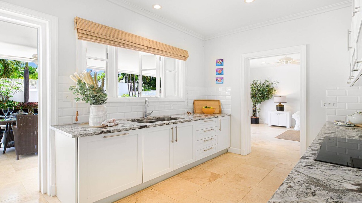 Mullins House | Great Value Rental With Pool & Housekeeper - 2 Min From The Beach