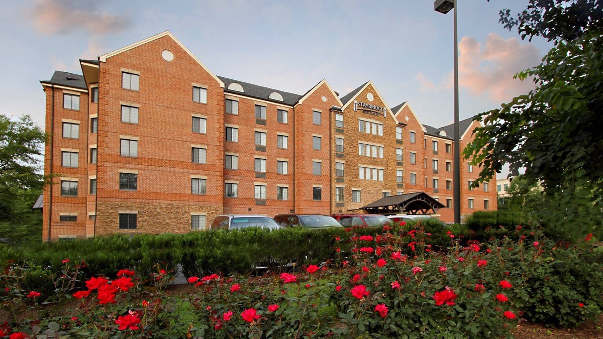 McLean Condo | Great Value! Suite Near DC | Free Breakfast + On-Site Fitness Center