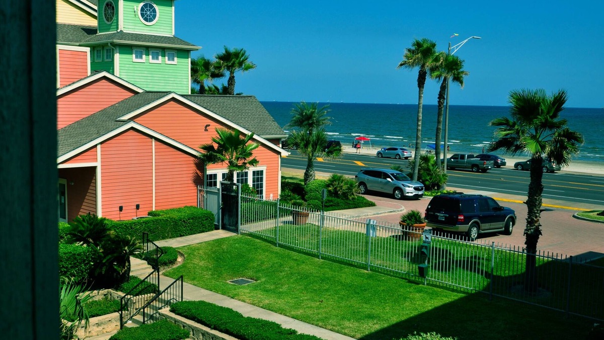 Galveston Condo | Great View of Ocean; HOT SPA/2 POOLS total/WI-FI/CABLE/SMART TV!