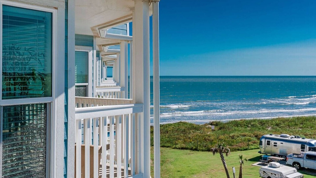Galveston Apartment | Great Views! Heated Pools, Hot Tubs & Easy Beach A