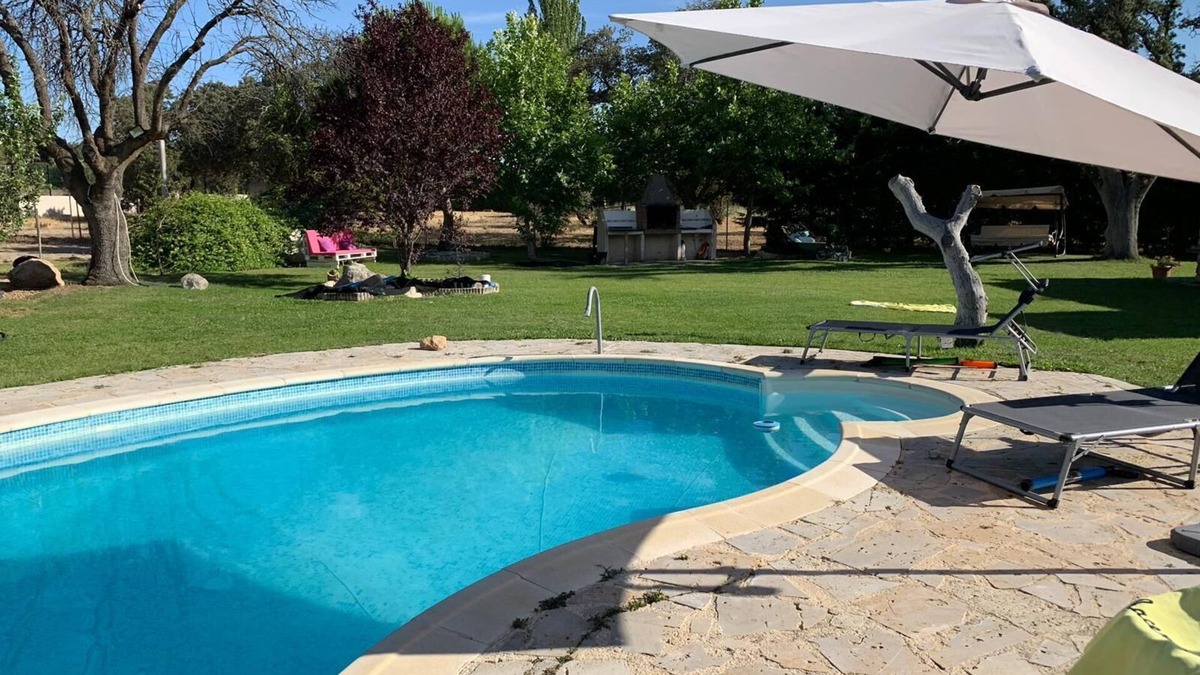 Maello Ski Chalet | Great villa with pool and large garden in urbanization 15 minutes from Avila