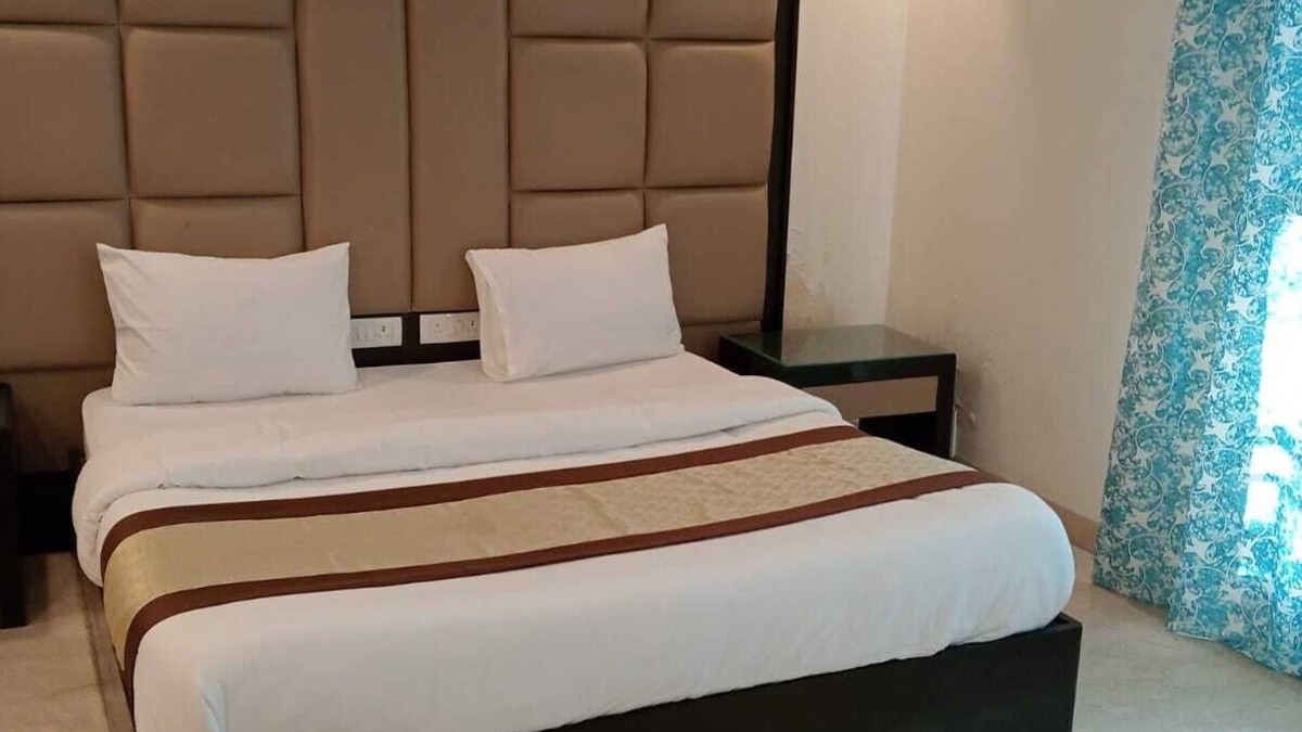 New Delhi Bed & Breakfast | Greater KailashnKailash ColonynNehru Place nShroff Eye Clinic