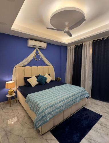 Sainik Farm Apartment | Greece vibes Spacious flat, private, cozy space in Delhi and NCR