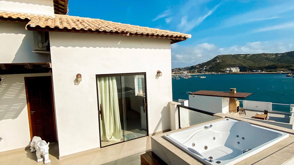 Sao Vicente de Paula House | Greek style Mediterranean house