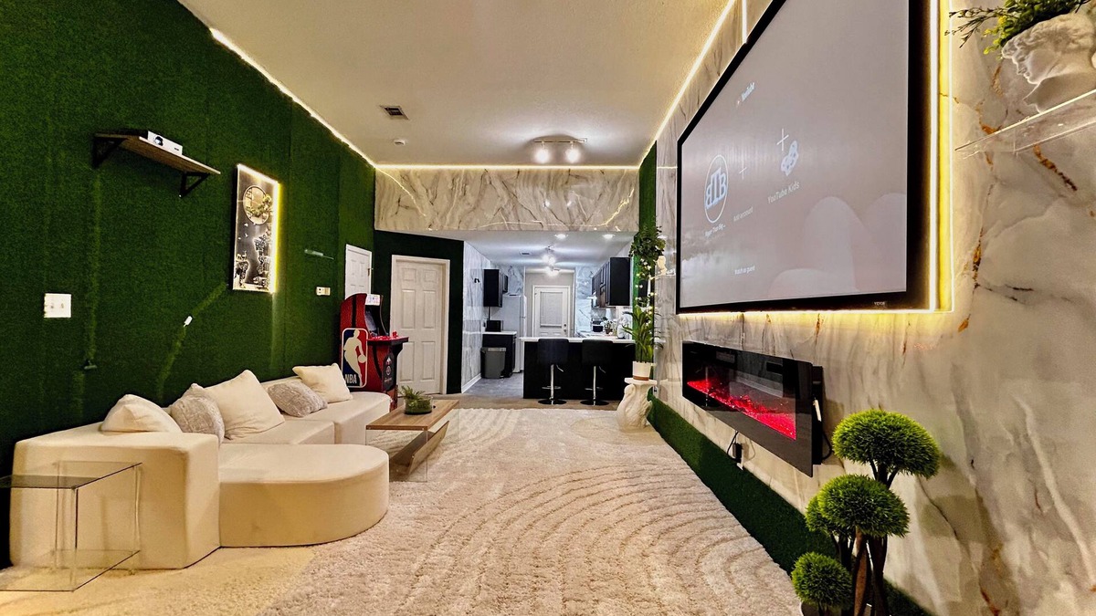 Gulfport Condo | GreekCinema,Fireplace,Arcade,Museum by Beach LUX