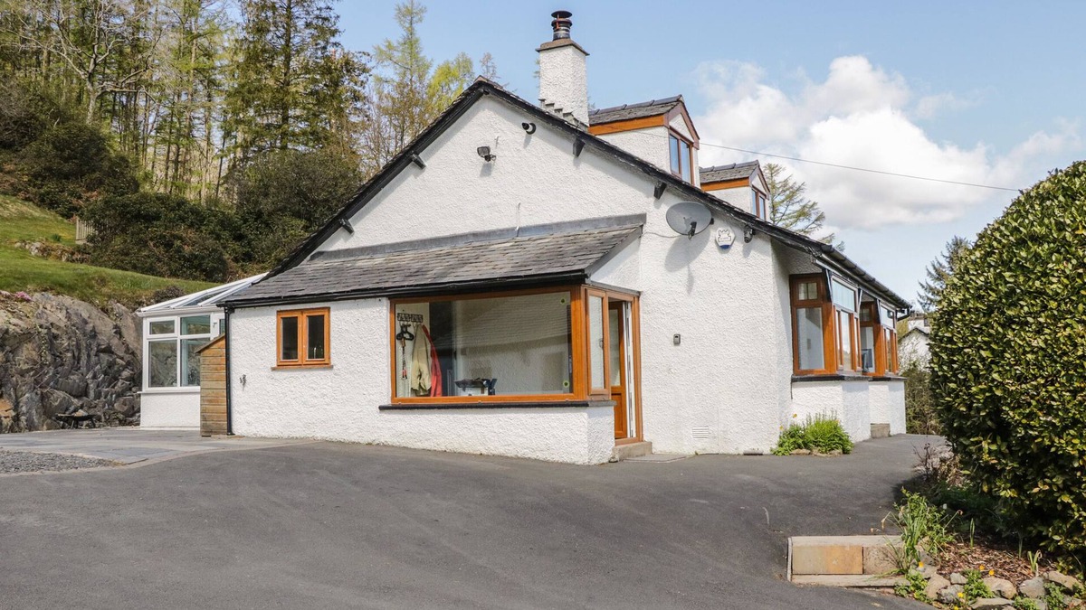 Low Newton Cottage | GREEN ACRE, pet friendly, with hot tub in Newby Bridge